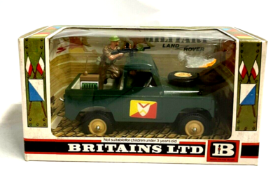 Britains Deetail 9782 British Land Rover Military Car & Crew 1974