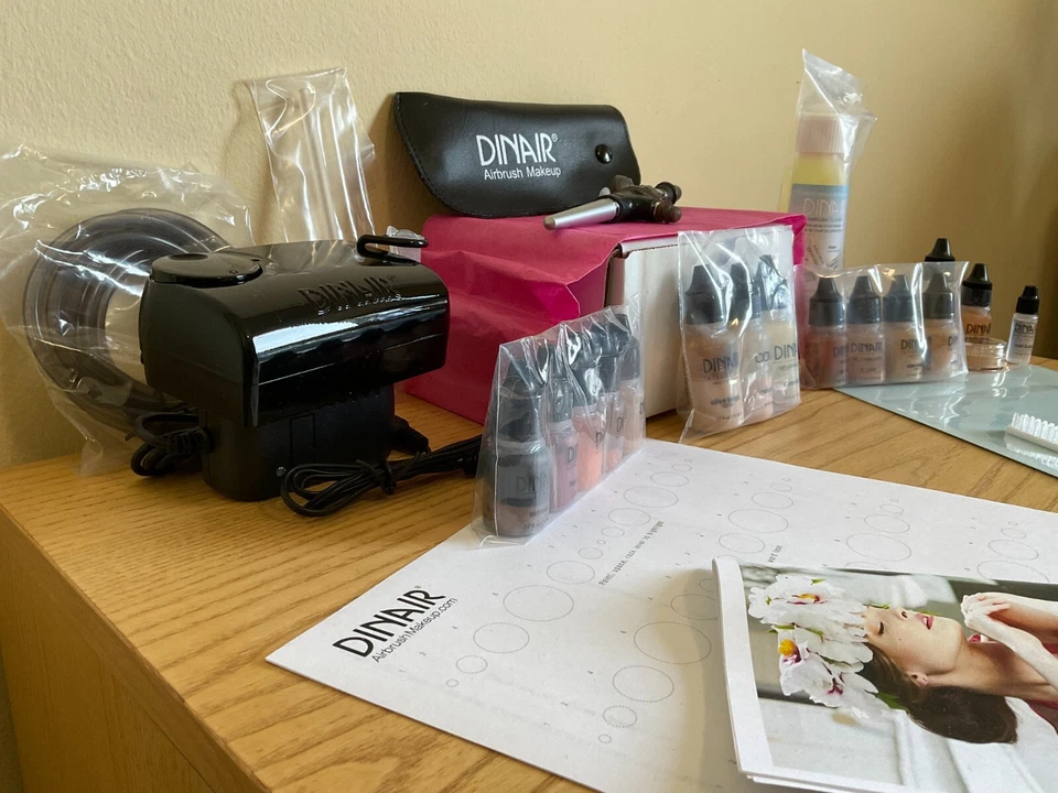 Nuevo Kit Maquillaje Dinair Airbush Edición Pro con Mini Compresor y Colores Foto 2 de 4