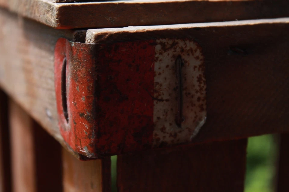 Antique Vermont Primitive Hand-Made WOODEN CRATE 23" L x 12" W x 13" Tall VGC - Image 3 of 4