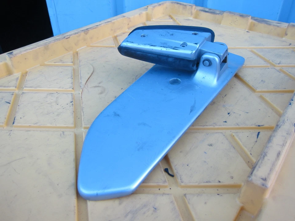 2000 BMW K1200LT OEM TRASEIRO PASSAGEIRO PÉ PEG - Imagem 2 de 4