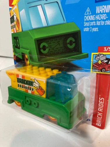 HOT WHEELS BRICK RIDES SERIES BRICKIN' DELIVERY IN GREEN #3/5 OR #58/250 - Picture 2 of 3