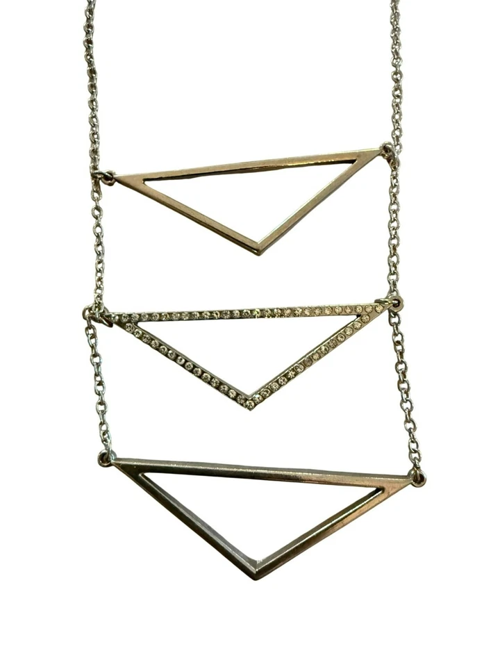 American Eagle Outfitters 银色三三角吊坠项链带犀牛 — 第 2/4 张图片