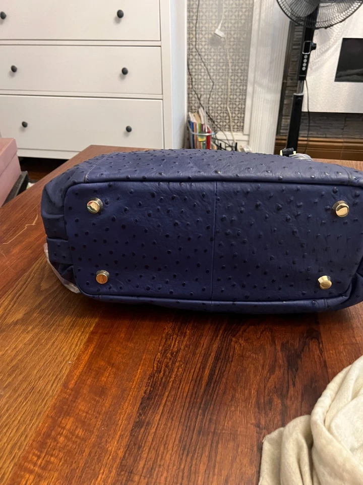 Bolso de Mano de Cuero G.I.L.I Got It Love It con Correa para el Hombro-Avestruz Azul Marino-NUEVO SIN ETIQUETAS Foto 3 de 4