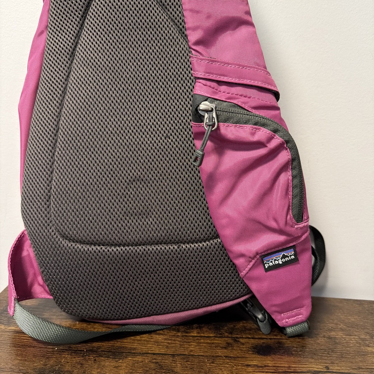 NWT Patagonia Sling Backpack in Dusty Rose and Mauve Patagonia Atom Sling Bag 8L main image 2