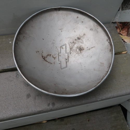 1970-79 Chevy Truck Bowtie Baby Moon Dog Dish Hubcap OEM Used - Picture 2 of 2