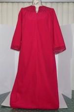 Vintage evelyn pearson robe Medium