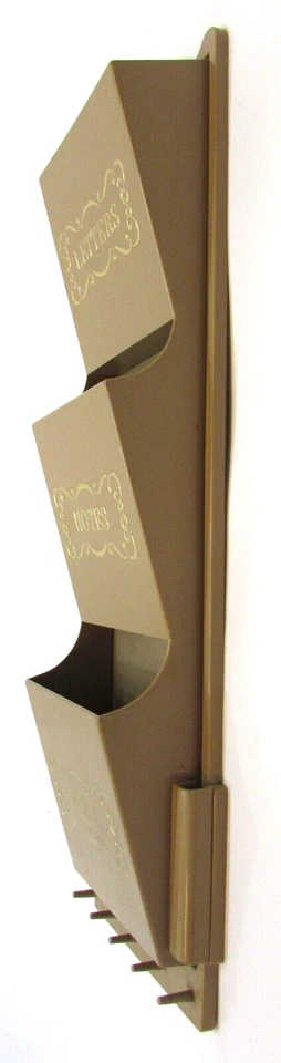 Vintage 1960s Beige Plastic 3 Pocket Letter Note Misc Wall Holder w Key Hook Peg - Image 2 of 4