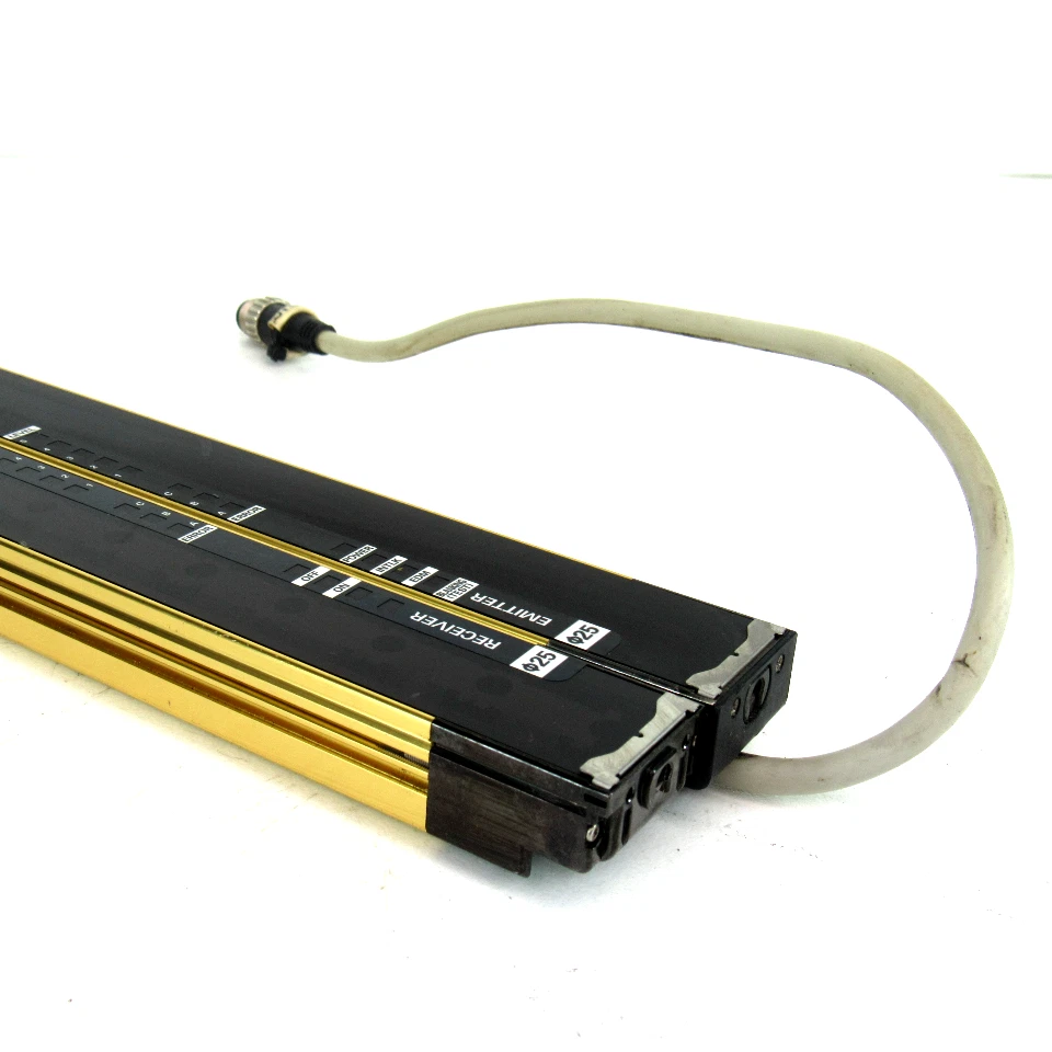 Omron F3SJ-A0700P25 Safety Light Curtain Emitter and Receiver 700mm - Image 3 of 4