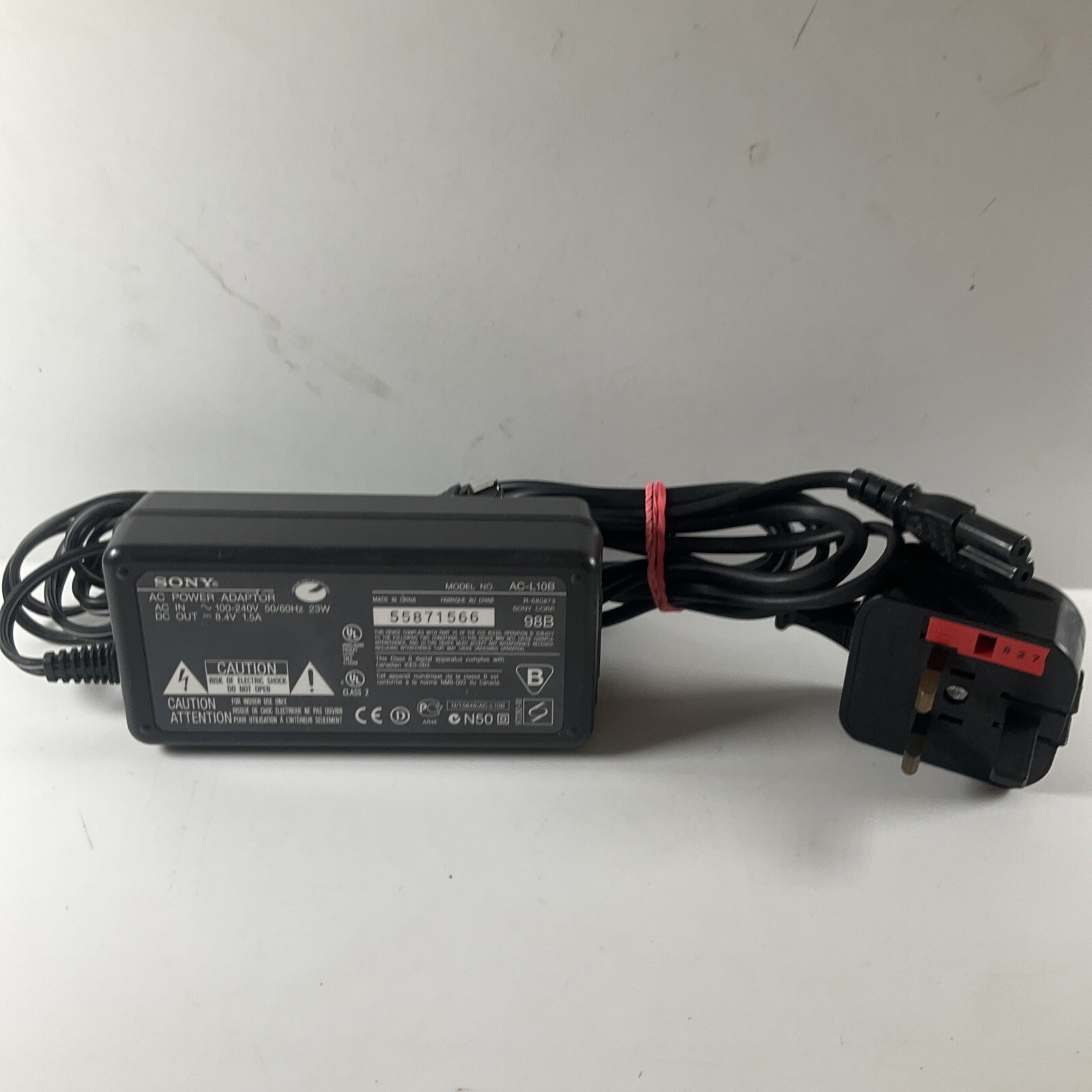 Genuine Sony ACL10B AC Power Adapter 8.4v 1.5a (110240v) for