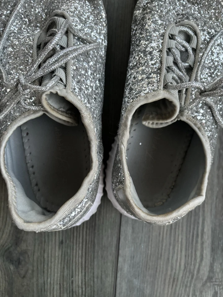 ZAPATILLAS LIGERAS FOREVER PLATEADAS BRILLANTES CON CORDONES TALLA 9 Foto 4 de 4