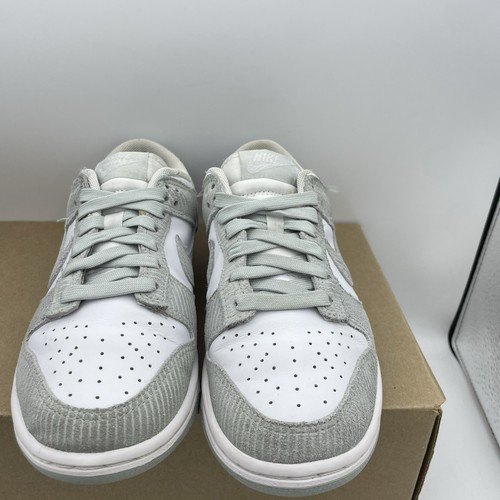 Taglia 6w/4.5y - Nike Dunk Low Light Silver Velluto a coste W FN7658-100 - Foto 4 di 7