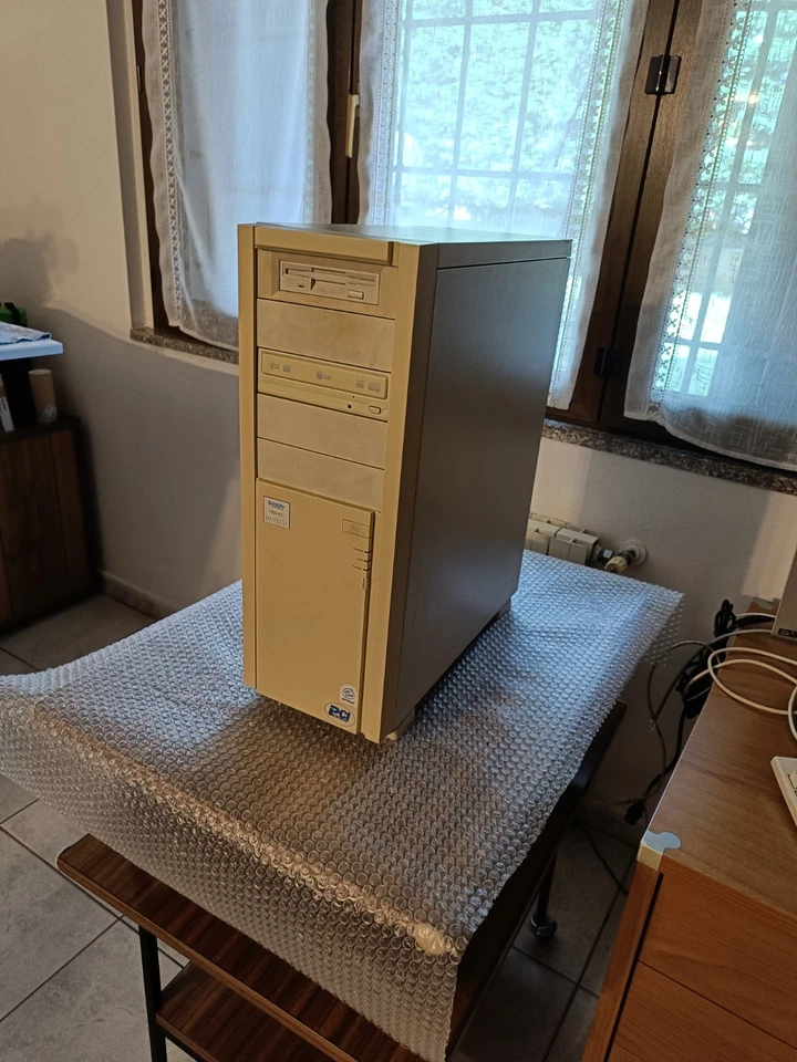pc vintage big tower desktop Intel Pentium 90 Mhz - Immagine 2 di 4