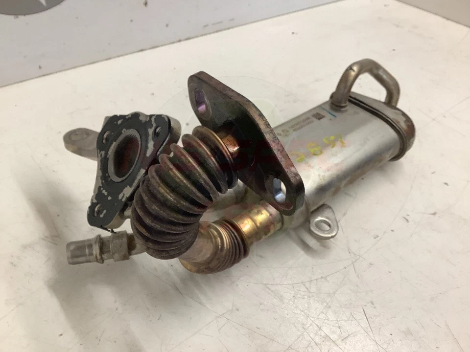 Refrigerador Infiniti Q30 EGR 2016-2020 Foto 2 de 4