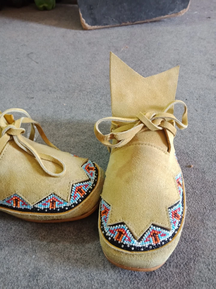 Mocasines de gamuza con cuentas Minnetonka vintage para unisex Foto 3 de 4