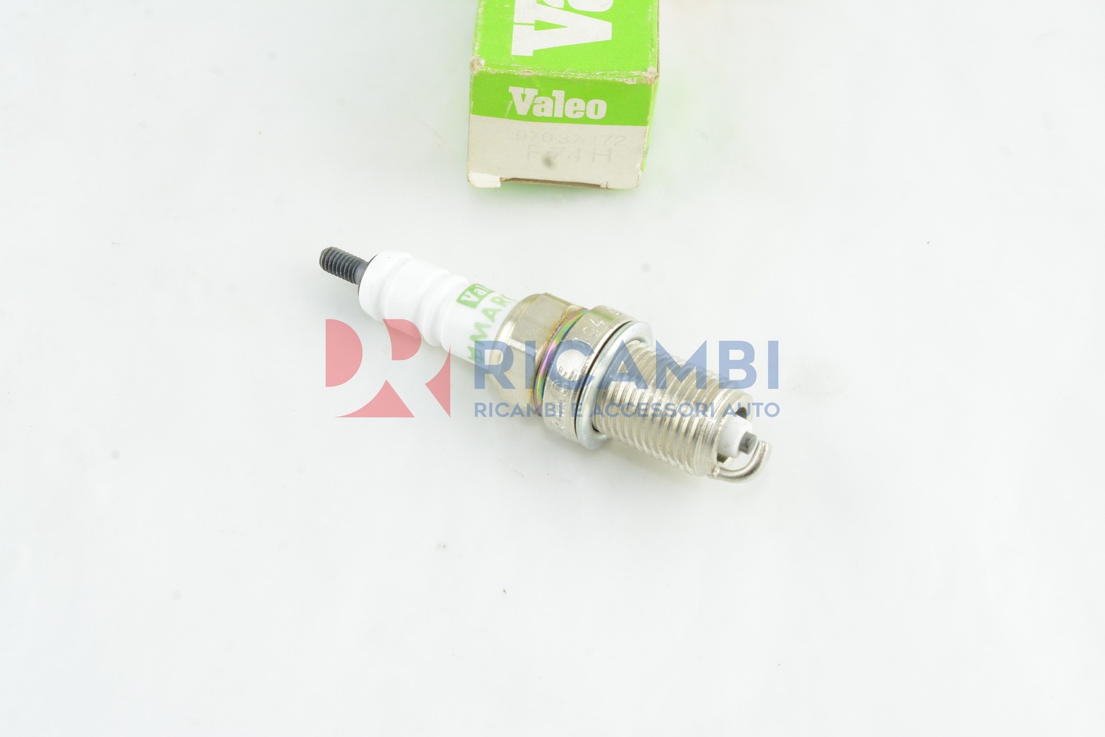 VALEO 246018 Ignition Spark Plug For Mercedes 124 C-Class S E Renault Clio I