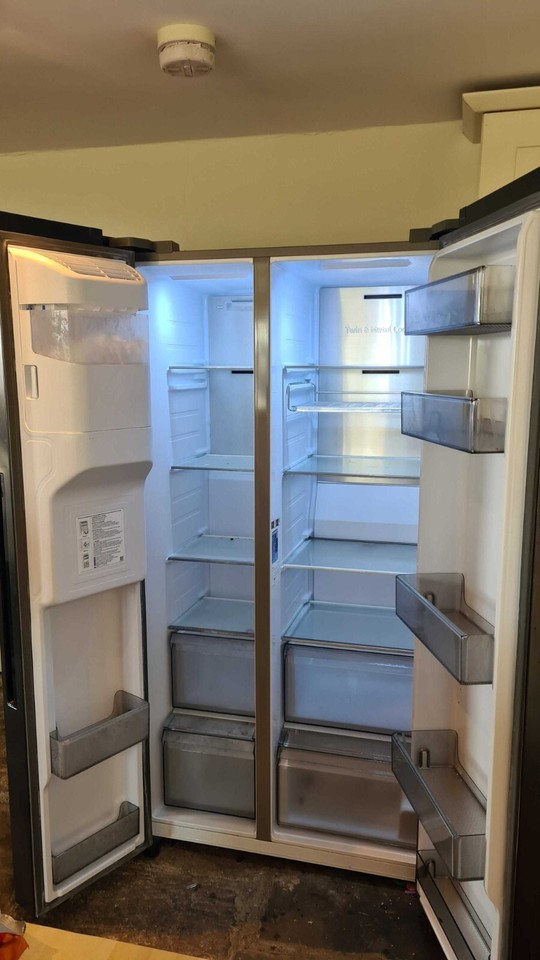 Samsung RS8000NC American Fridge Freezer Black, 635L, PlumbedIn