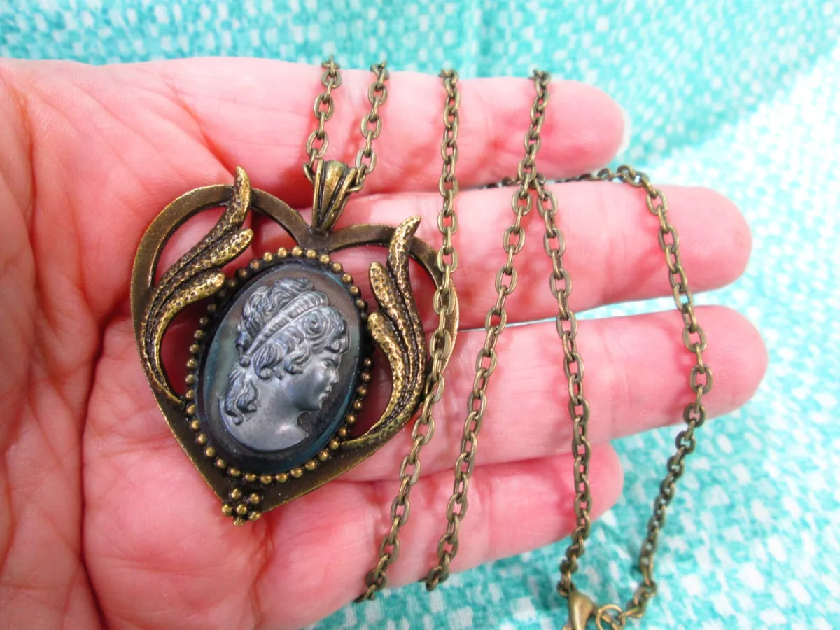 Glass sale cameo pendant