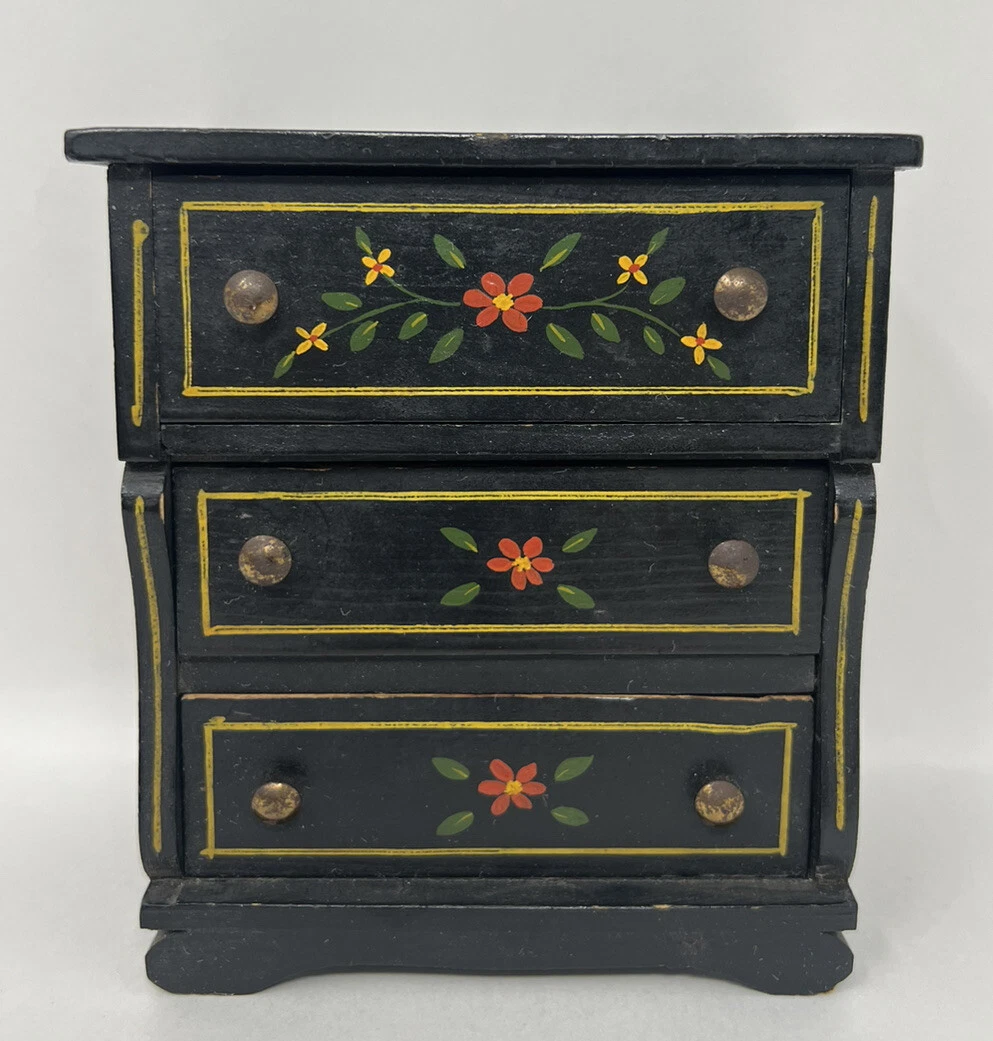 Hand on sale painted dresser