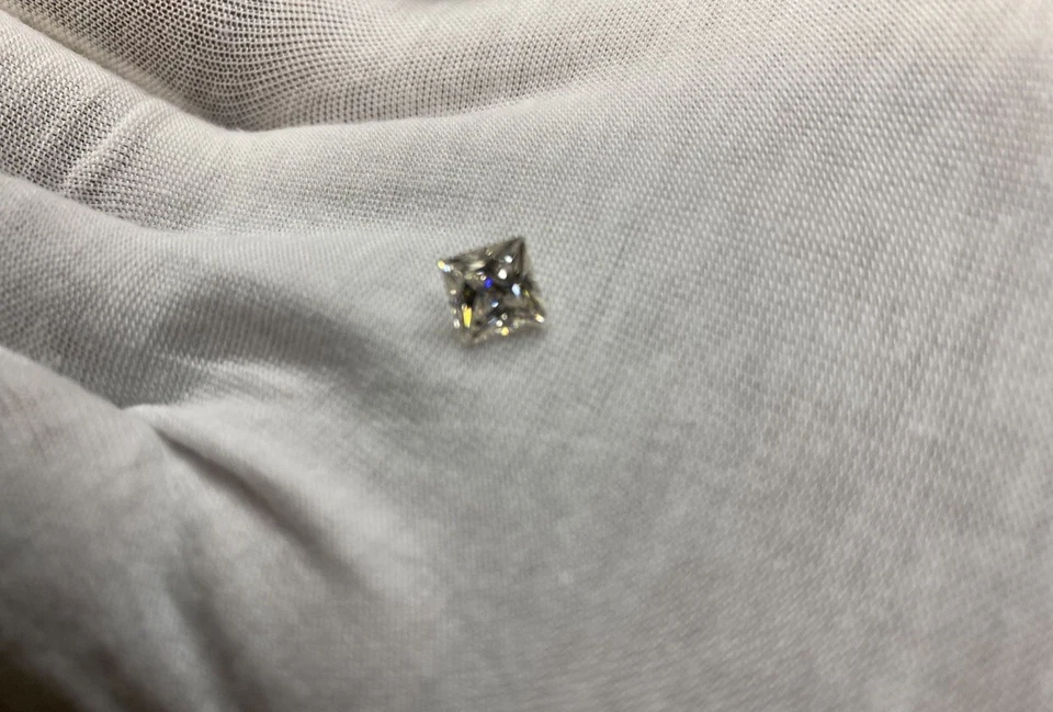 Excelente moissanita blanca corte princesa 2 quilates, calidad VVS1 - Envío rápido Foto 4 de 4