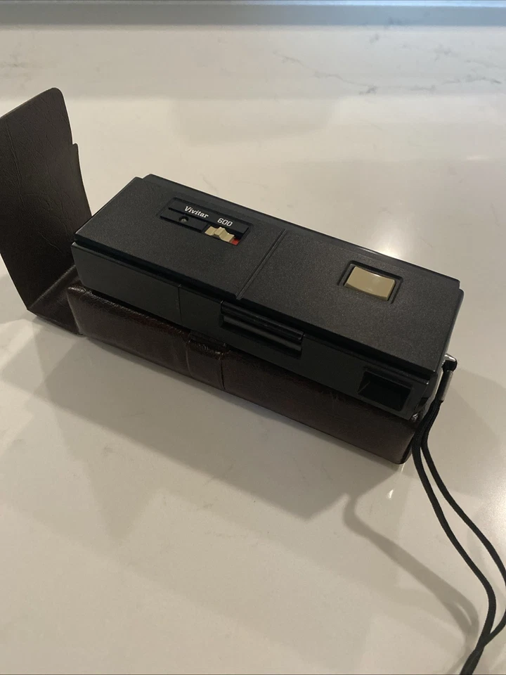 Vintage Vivitar 600 Pocket 110 Film Camera 1970's era - Point & Shoot w/ Case - Image 2 of 4