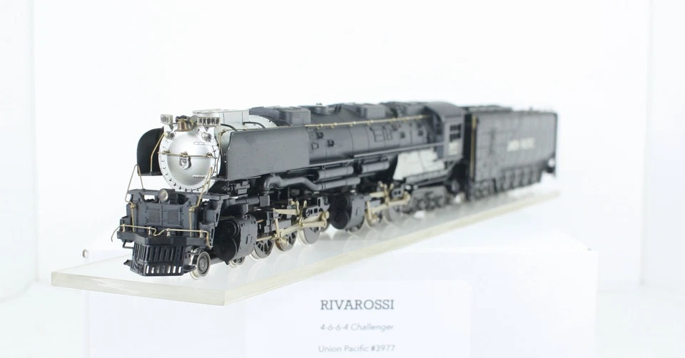 HO Scale Rivarossi Union Pacific 4-6-6-4 Challenger Locomotive & Tender #3977 - Image 3 of 4