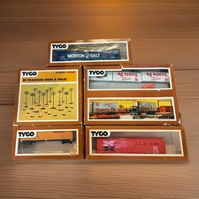Vintage 70-80  s TYCO HO Model Train Cars And Accessories  READ DESCRIPTION 