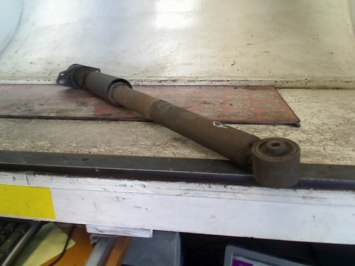 STOßDÄMPFER RECHTS HINTEN Volkswagen Bora (1J2) Sedan 1.6 (AKL) 2001