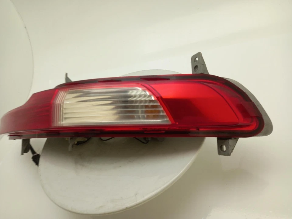 Luz trasera KIA SPORTAGE O/S 2010-2016 5 puertas Estate derecha Foto 3 de 4