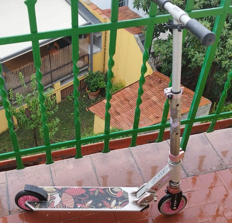 Monopattino pieghevole Oxelo modello Play Susp grigio