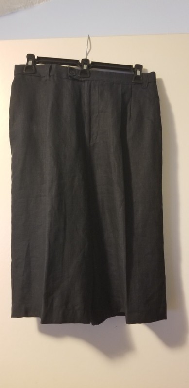 gap women's capris linen pants size 1A new with out tags.