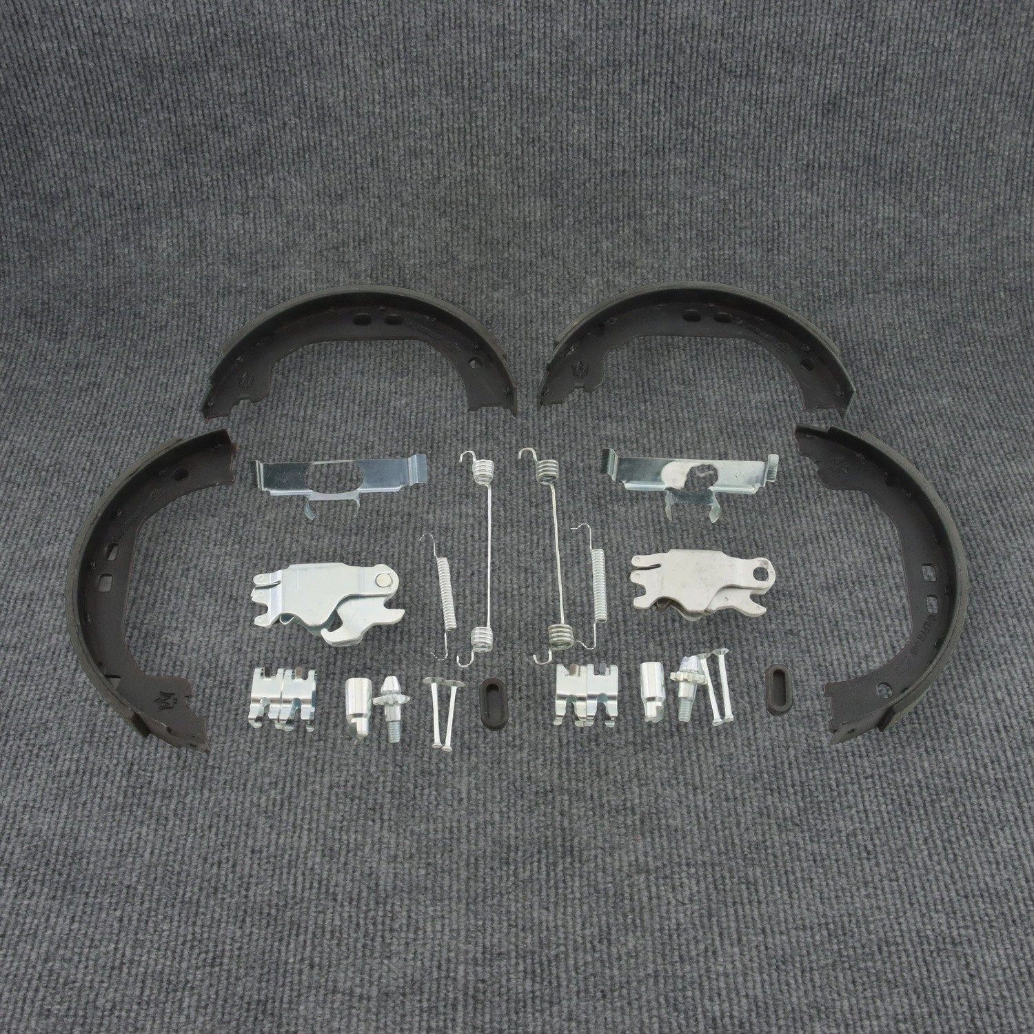 Maserati Ghibli 2014-2016 Rear Right Brake shoes Pair P/N 673000035