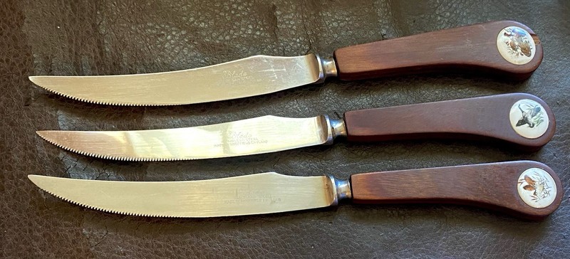 SET OF 3 VTG SHEFFIELD ENGLAND STEAK KNIFES W READ WOOD & CERAMIC DESIGNED BT•￼