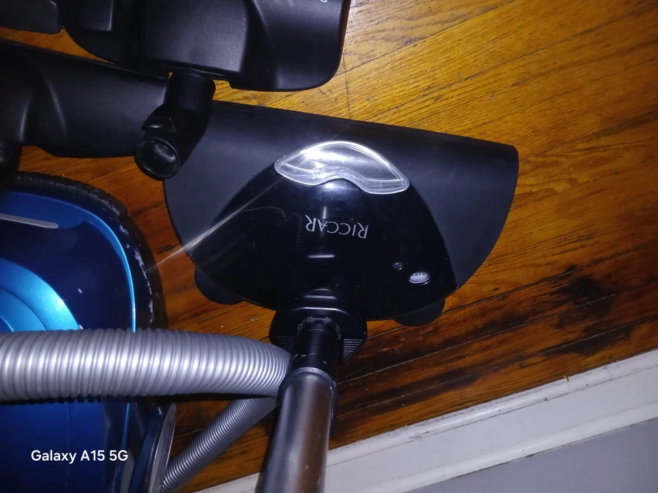 Aspiradora de bote Riccar Pizzazz 4fsn con todos los accesorios súper limpia Foto 3 de 4