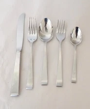 International Stainless Lyon 18-8 NEW CHARM 5 Piece Place Setting