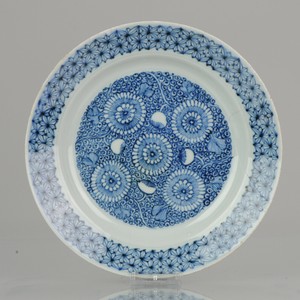 Antique Kangxi Period Cobalt Blue Flower Chrysanthemum plate Stylistic