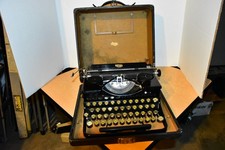 Vintage Royal Typewriter Portable Model 0 with carrying case thumbnail