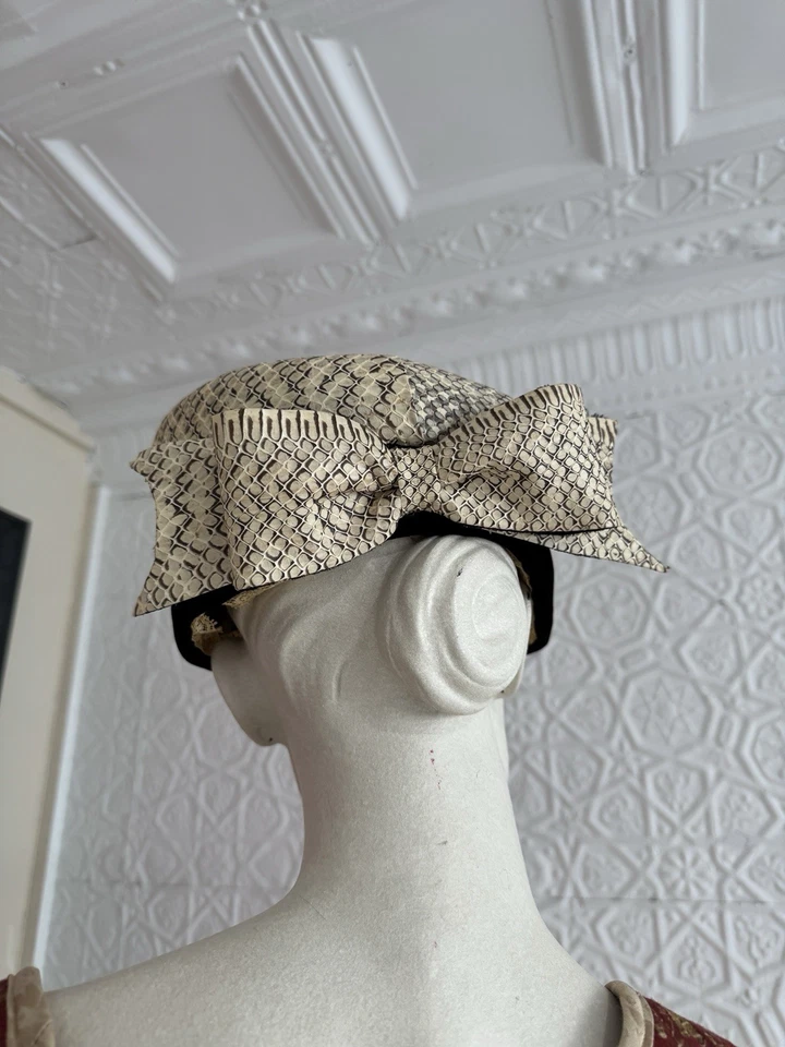 Редкая шляпа дизайнер Jack McConnell рептилии кожи бархата тюрбан-1950-х красное перо - Изображение 4 из 4