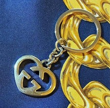 Porte-clés cœur GUCCI cuir luxe logo GG accent doré accessoires élégants D128