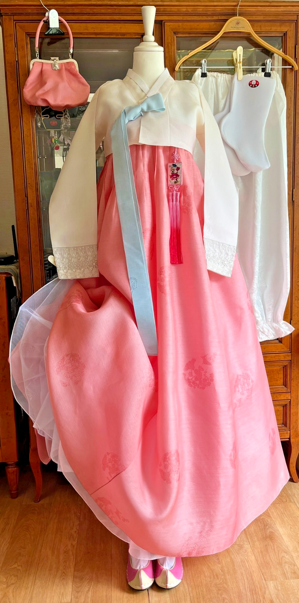 korean silk fabric dress Premium Silk Traditional Korean Hanbok Dress 6pc Set – White & Peach, Tall  Fit
