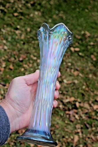 ANTIQUE FENTON APRIL SHOWERS CARNIVAL GLASS VASE - WHITE - SCARCE COLOR