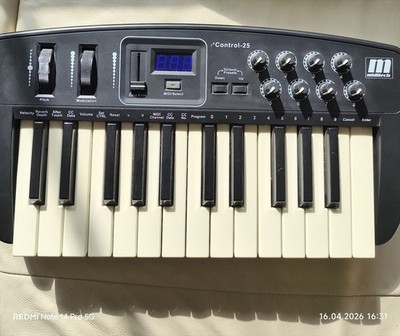 Miditech i2 Control 25 - 25 Tasten Midi Keyboard Programmierbar mit Netzadapter