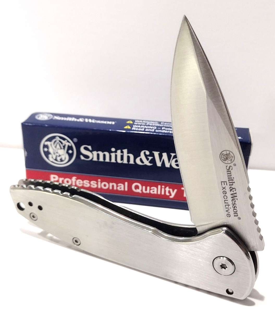 Smith & Wesson Executive Platinum Stainless Steel Drop Point