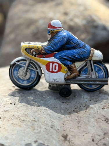 MOTO Tin Toy Racing No.10 motorcycle Bike Japan MISSING WINDSHIELD