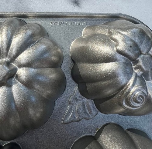 Williams Sonoma NordicWare Pumpkin Patch Pan USA 6 Cups Halloween Thanksgiving - Picture 5 of 7
