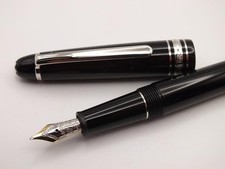 EXCELENTE PLUMA ESTILOGRÁFICA MONTBLANC MOSTERSTUCK CLÁSICA NEGRA Y PLATINO 145 EN CAJA.