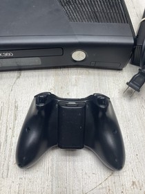 Xbox 360 S Slim 4GB 1439 Console - W/ Kinect Camera, Controller  & 2 Games