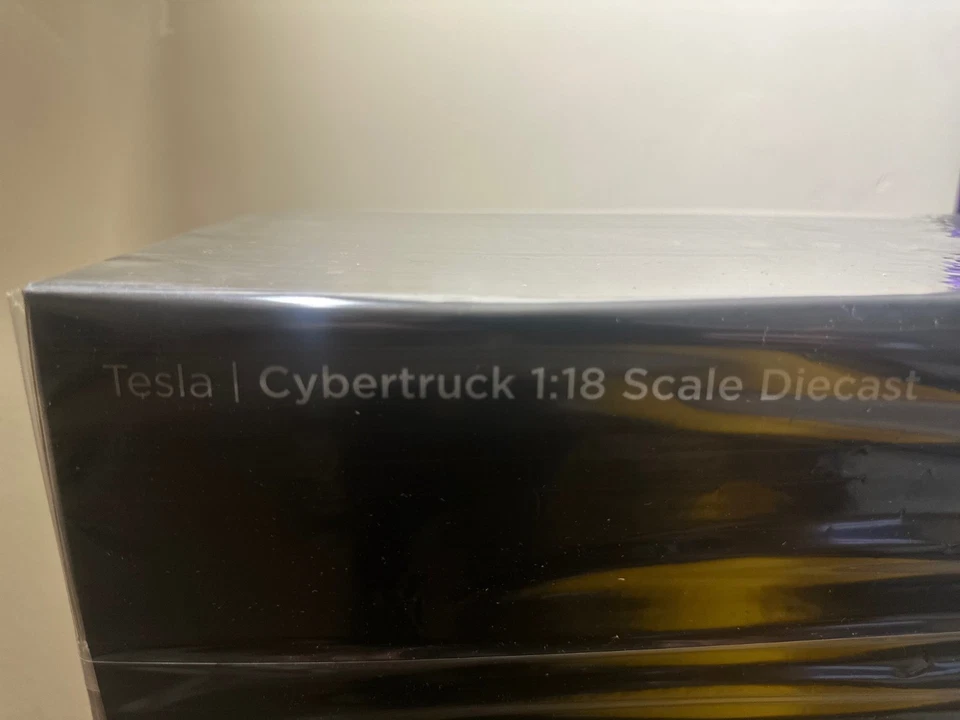 TESLA CYBERTRUCK Official Diecast 1:18 Scale Model Genuine - Image 2 of 3