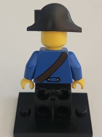 LEGO Pirate Minifigure pi102 Blue Jacket Skull Crossbones Hat From Set 6192 MINT