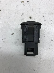 VW GOLF IV Variant 1J5 Schalter zum Öffnen des Kraftstofftanks 23952771