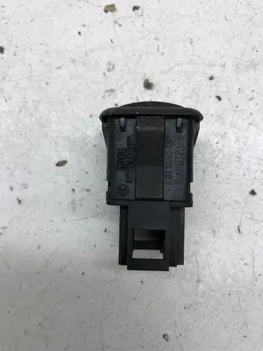 VW GOLF IV Variant 1J5 Schalter zum Öffnen des Kraftstofftanks 23952771